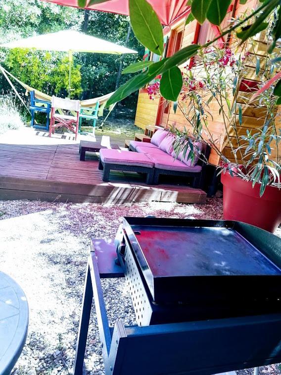 Nimes En Garrigues Acomodação com café da manhã Exterior foto